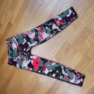 Old Navy Size S camo go dry high waisted leggings